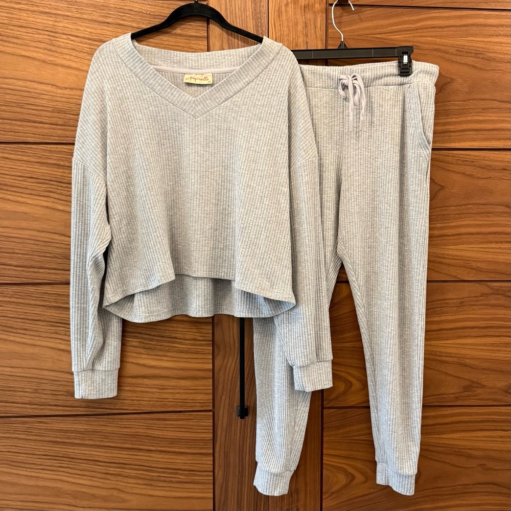 Papinelle Gray Ribbed Lounge Set Jogger Pants (Sz M) and V-Neck Top (Sz L)